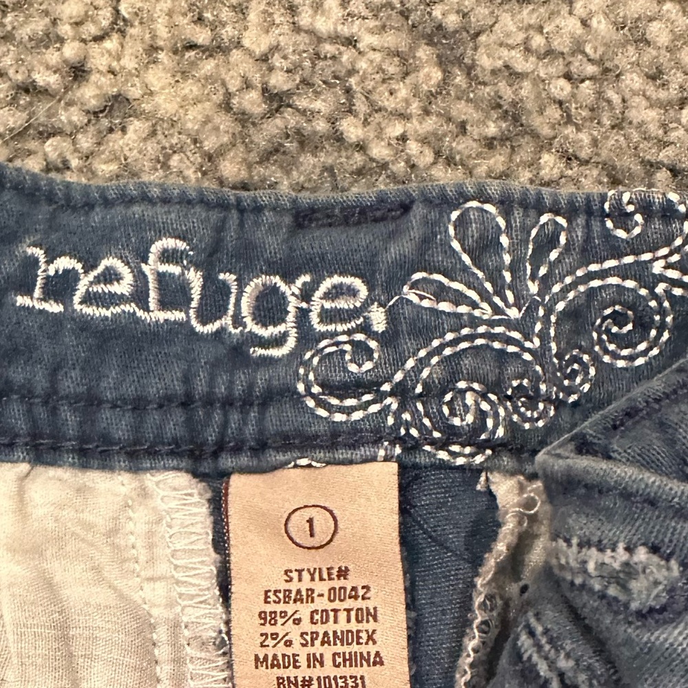 Shorts - Picture 2 of 4